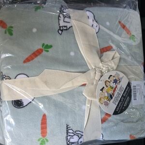 Berkshire Peanuts Blanket with Carrot and Snoopy Design